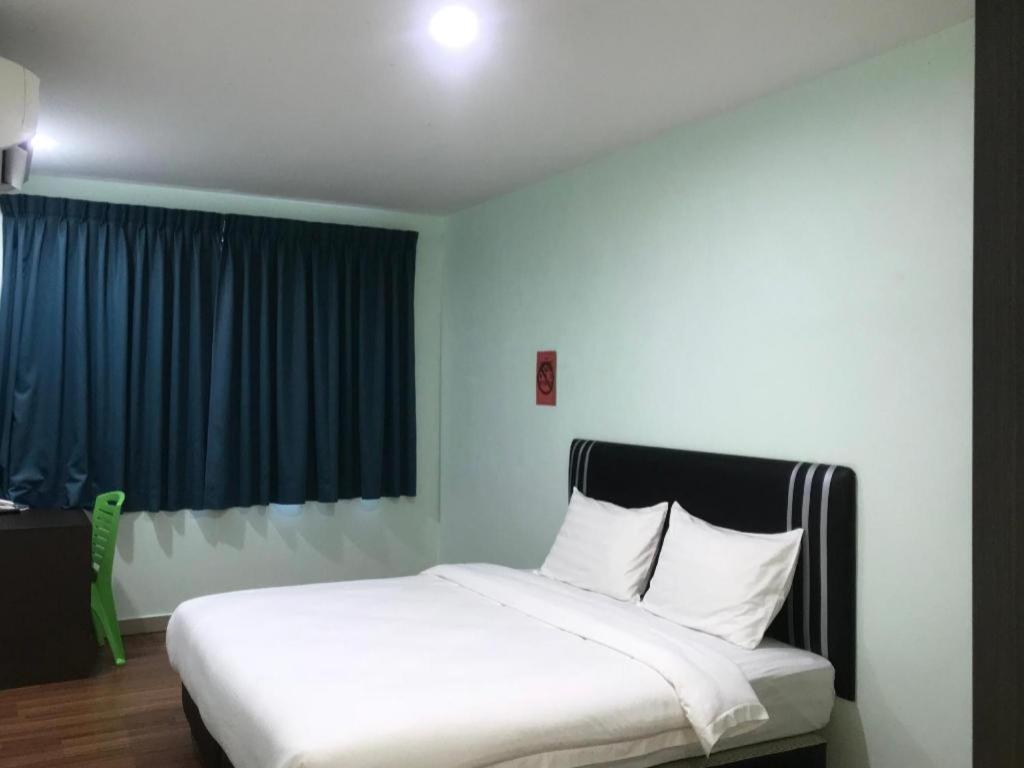 OYO 89855 Salim Room Sibu Exterior foto