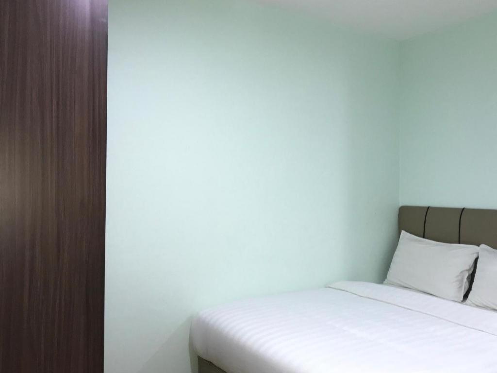OYO 89855 Salim Room Sibu Exterior foto